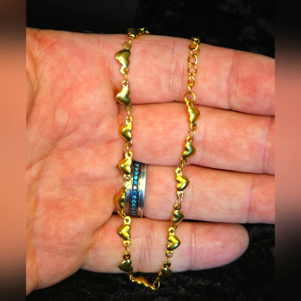 GOLD Heart Shaped Link Bracelet Adjustable To 10"....25134